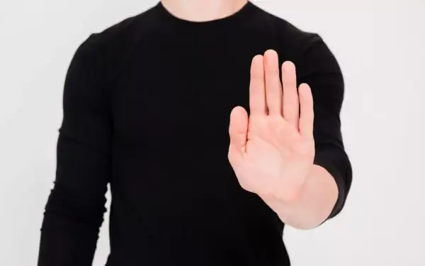 Parla Meno, Conquista di Più: Come le Pause Aumentano la Tua Autorità