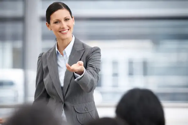 15 tecniche di public speaking dei grandi oratori per rendere ogni discorso memorabile
