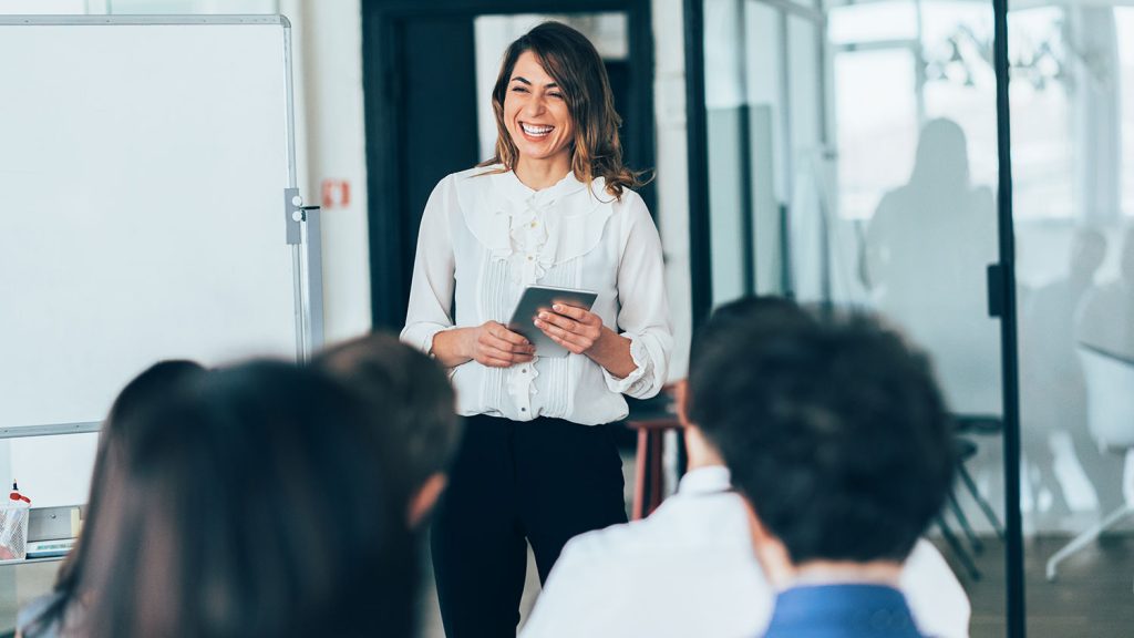 Come strutturare un discorso in pubblico: esempio e modello da seguire