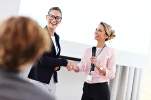 Devi improvvisare un discorso? Ecco come parlare bene anche senza prepararti