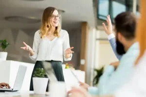 Esercizi di public speaking per migliorare voce, presenza e sicurezza  